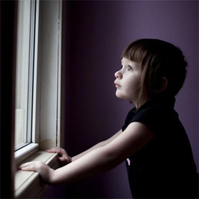 儿童自闭症的孩子都有哪些症状呢