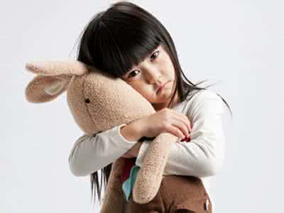 自闭症会有哪些症状出现呢